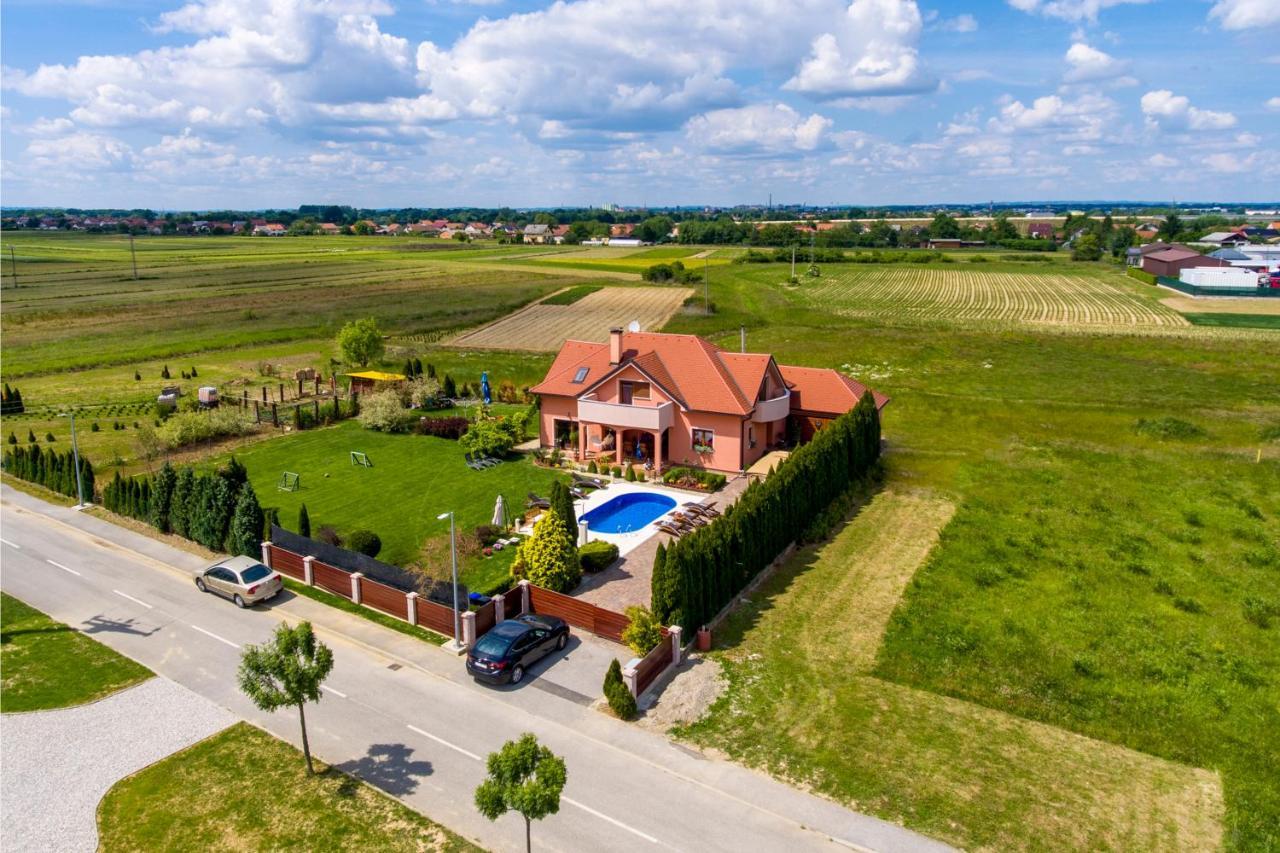 Holiday Villa Rita , Ideal For Families, Pool, Large Childrens Playground Varaždin Zewnętrze zdjęcie