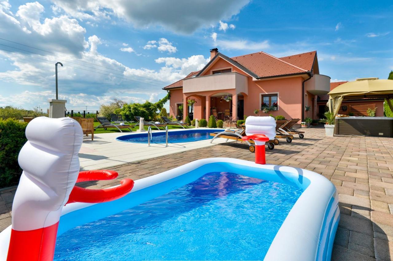 Holiday Villa Rita , Ideal For Families, Pool, Large Childrens Playground Varaždin Zewnętrze zdjęcie