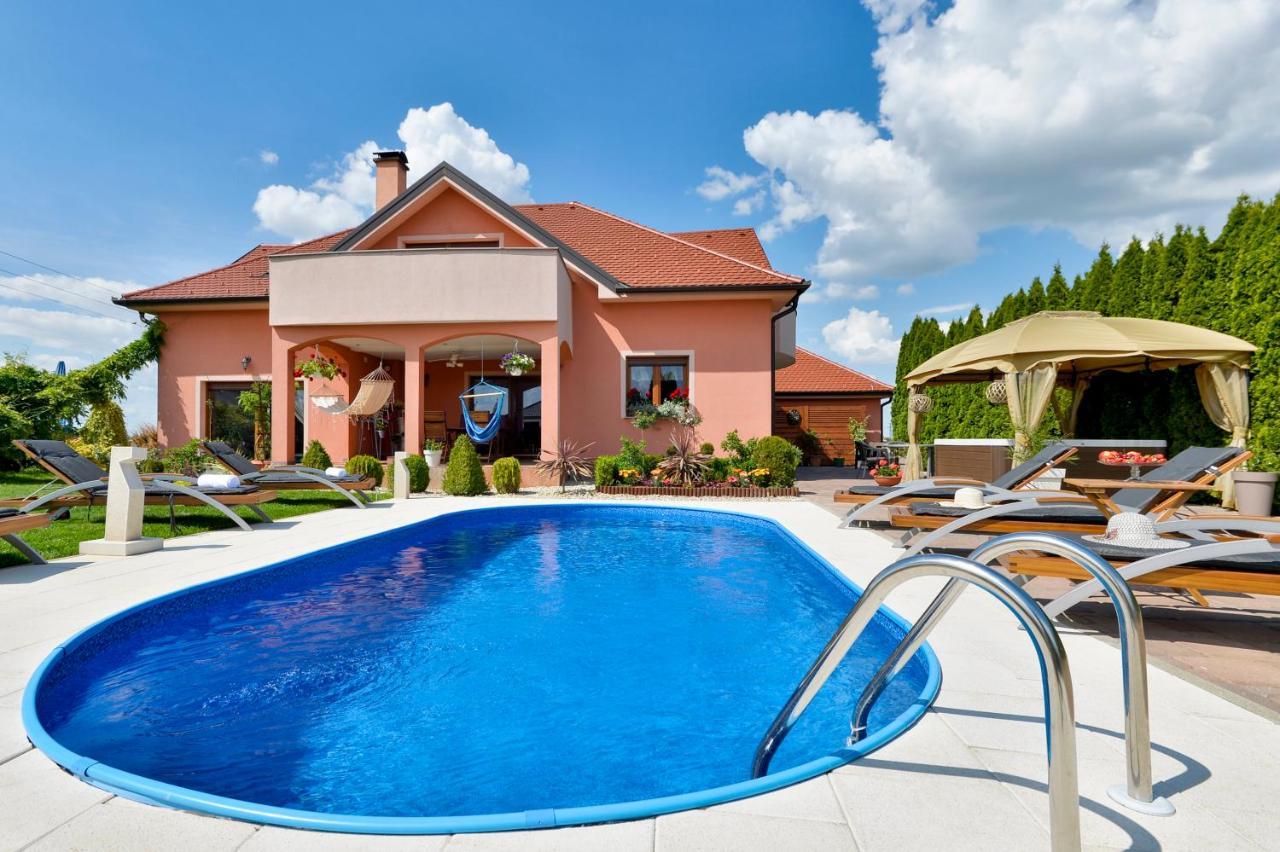 Holiday Villa Rita , Ideal For Families, Pool, Large Childrens Playground Varaždin Zewnętrze zdjęcie