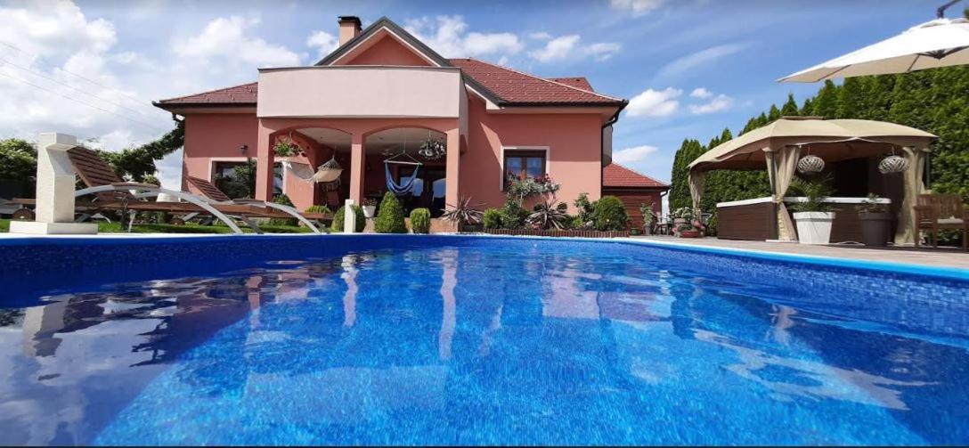 Holiday Villa Rita , Ideal For Families, Pool, Large Childrens Playground Varaždin Zewnętrze zdjęcie