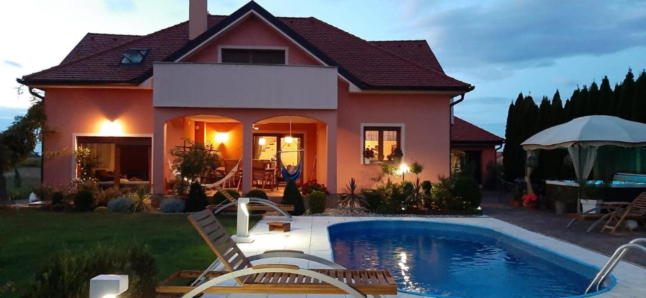 Holiday Villa Rita , Ideal For Families, Pool, Large Childrens Playground Varaždin Zewnętrze zdjęcie